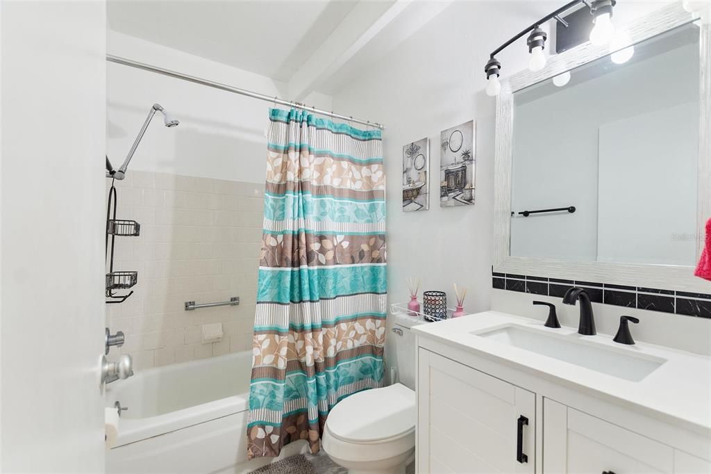 待售: $125,000 (1 贝兹, 1 浴室, 648 平方英尺)