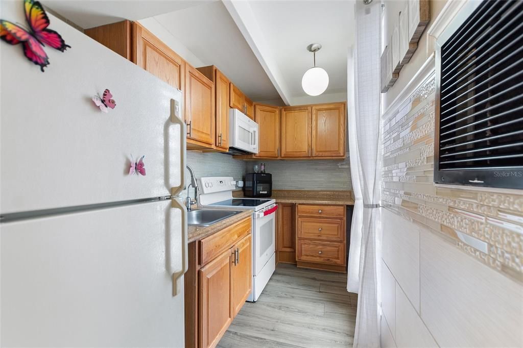 待售: $125,000 (1 贝兹, 1 浴室, 648 平方英尺)