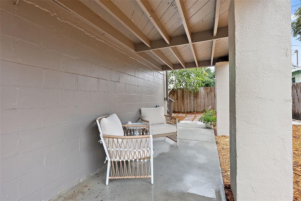 Под контрактом: $559,500 (4 спален, 2 ванн, 2046 Квадратных фут)