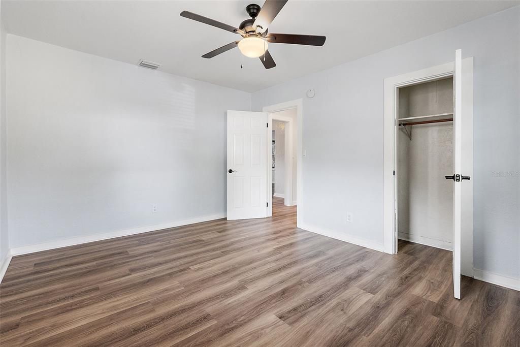 Под контрактом: $559,500 (4 спален, 2 ванн, 2046 Квадратных фут)