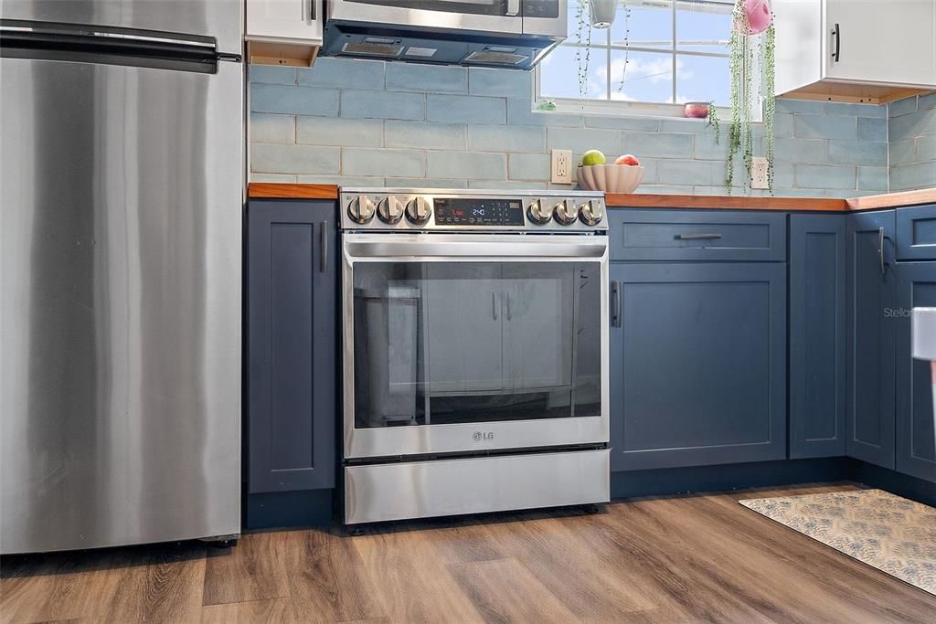 Под контрактом: $559,500 (4 спален, 2 ванн, 2046 Квадратных фут)