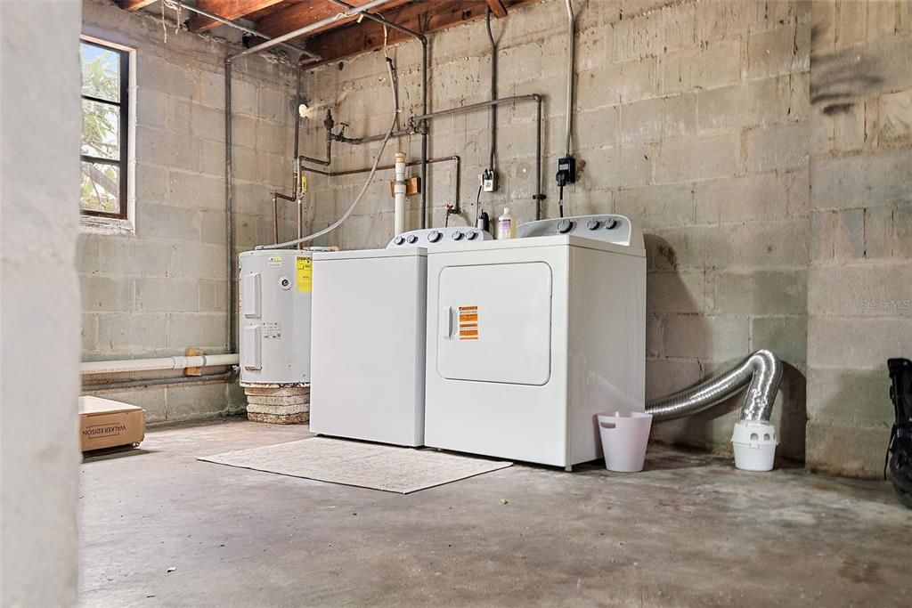 Под контрактом: $559,500 (4 спален, 2 ванн, 2046 Квадратных фут)