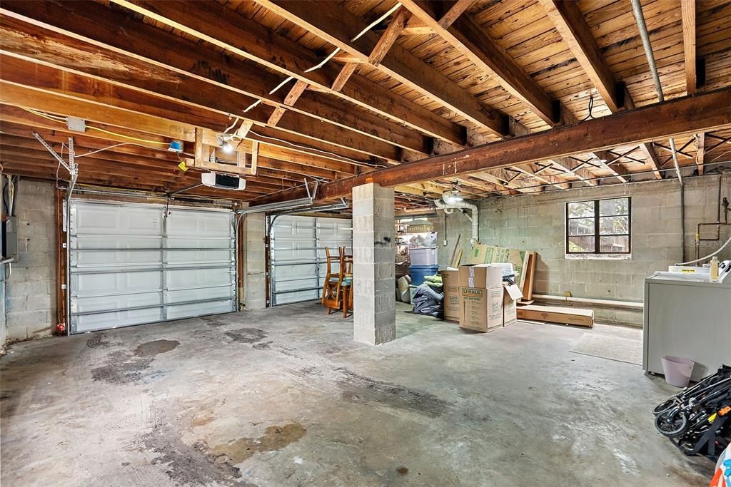 Под контрактом: $559,500 (4 спален, 2 ванн, 2046 Квадратных фут)