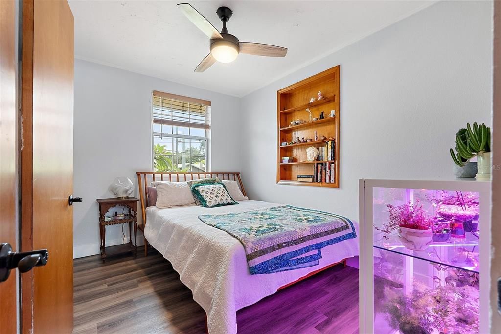 Под контрактом: $559,500 (4 спален, 2 ванн, 2046 Квадратных фут)