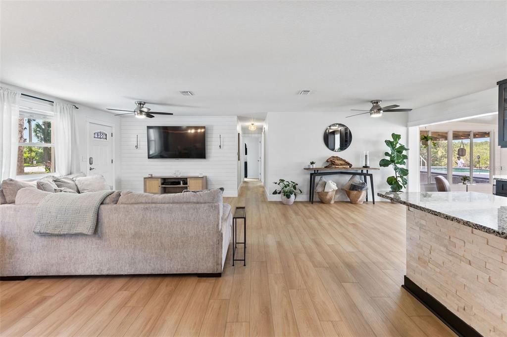 En Venta: $549,900 (3 camas, 2 baños, 1758 Pies cuadrados)