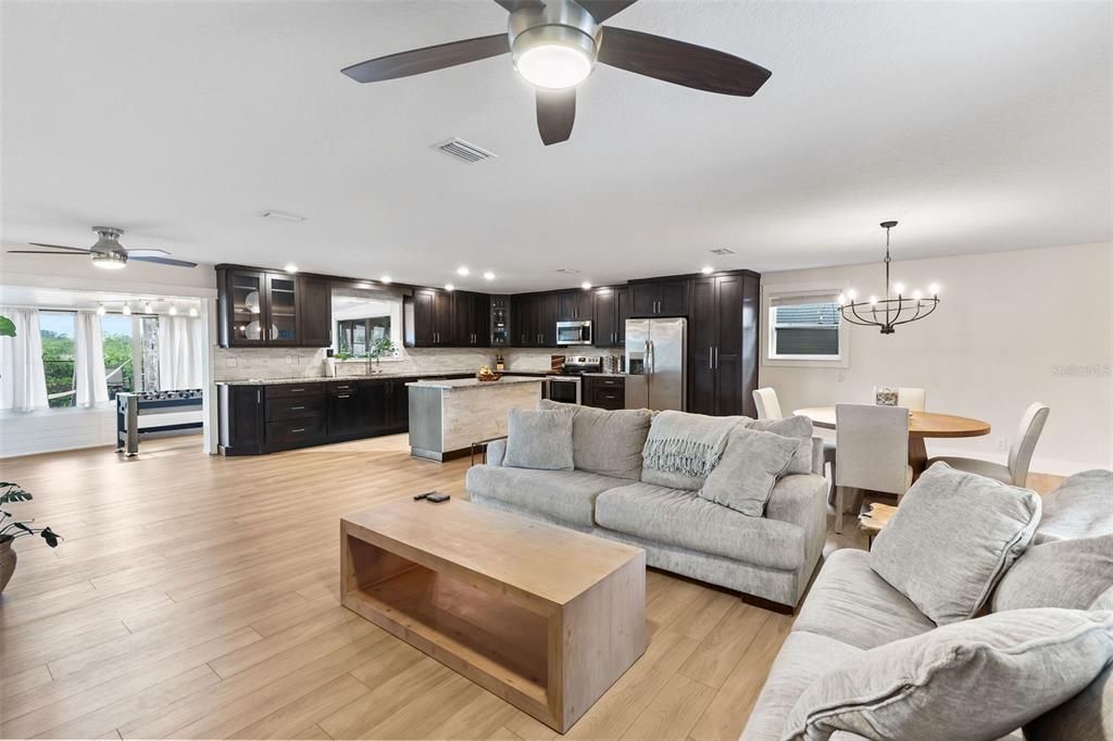 En Venta: $549,900 (3 camas, 2 baños, 1758 Pies cuadrados)