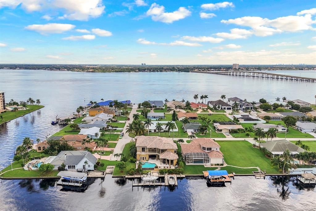 На продажу: $2,633,000 (6 спален, 5 ванн, 5006 Квадратных фут)