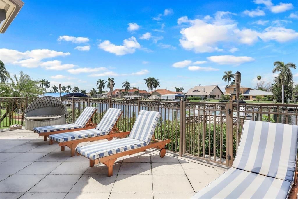 На продажу: $2,633,000 (6 спален, 5 ванн, 5006 Квадратных фут)