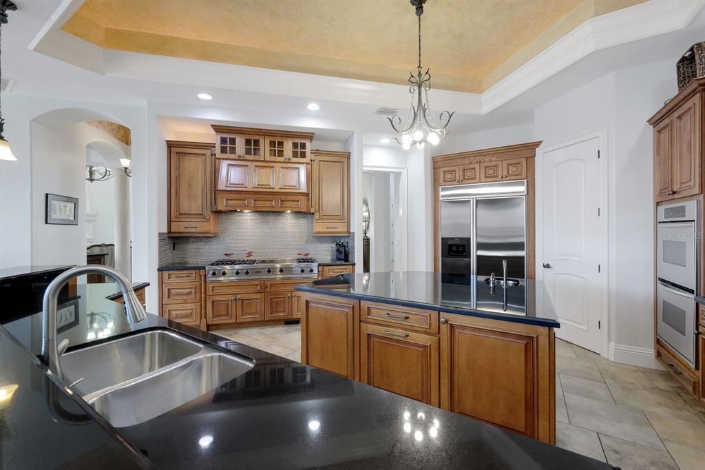 На продажу: $2,633,000 (6 спален, 5 ванн, 5006 Квадратных фут)