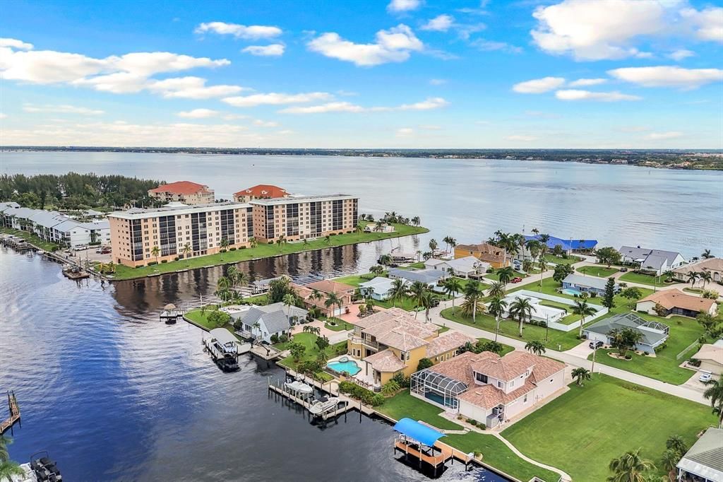 На продажу: $2,633,000 (6 спален, 5 ванн, 5006 Квадратных фут)