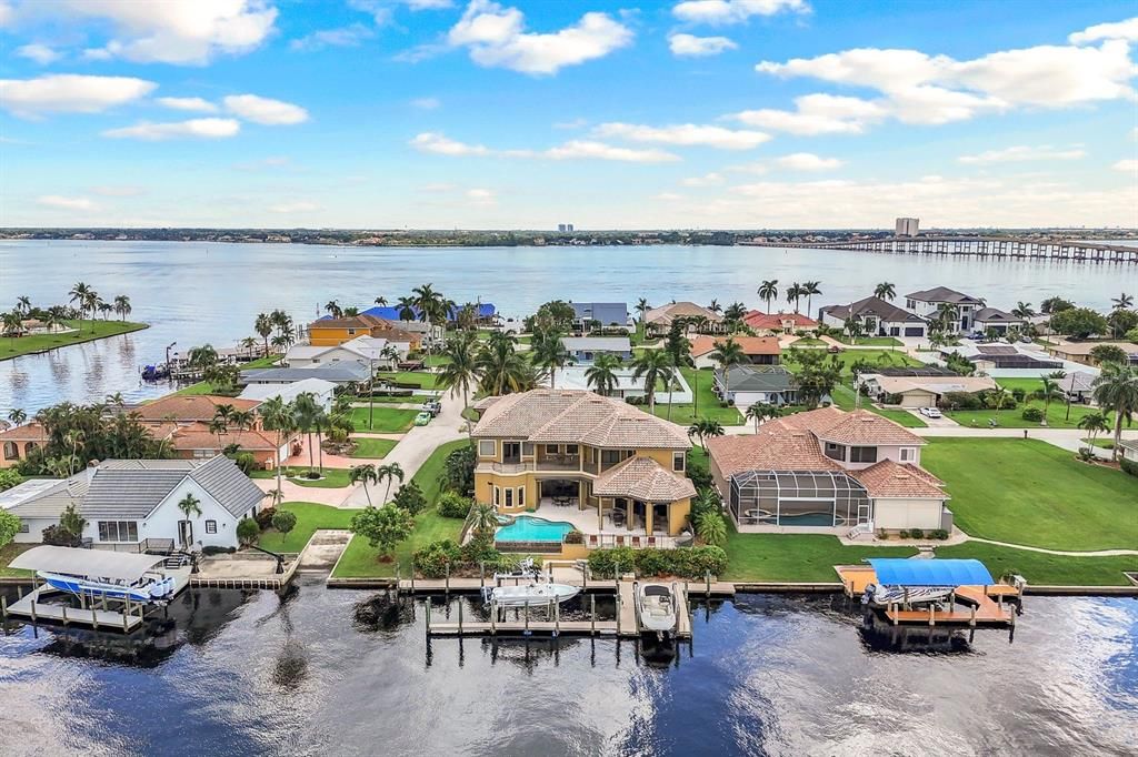 На продажу: $2,633,000 (6 спален, 5 ванн, 5006 Квадратных фут)