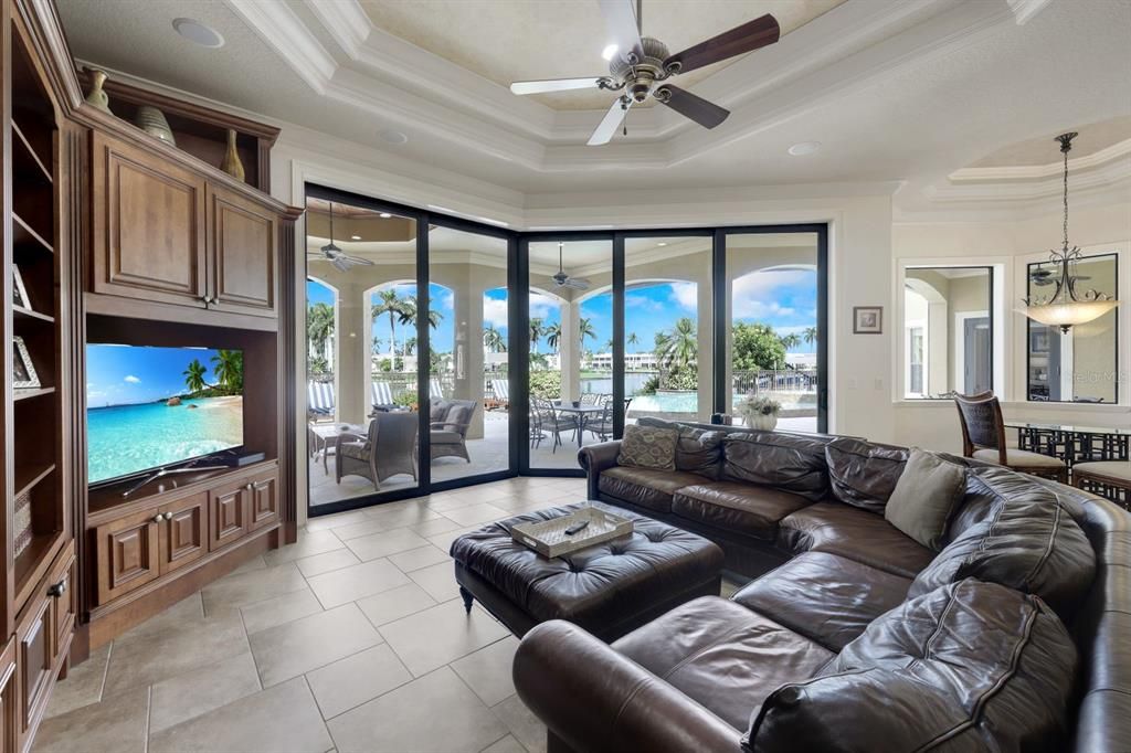 На продажу: $2,633,000 (6 спален, 5 ванн, 5006 Квадратных фут)