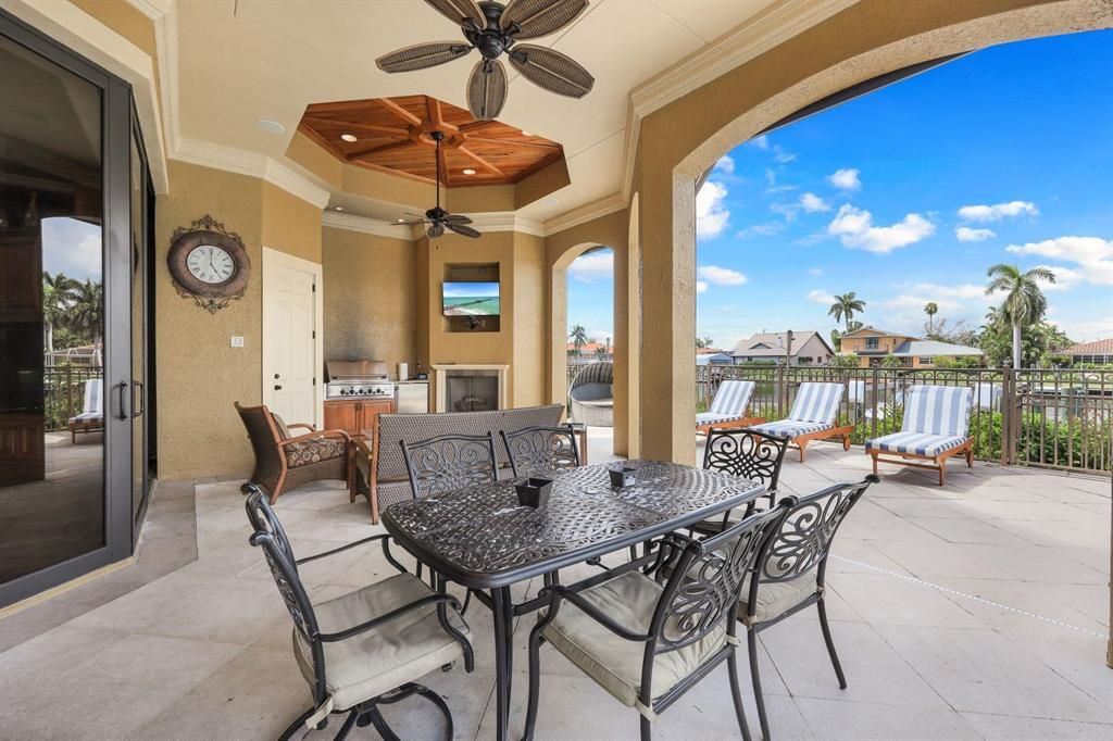 На продажу: $2,633,000 (6 спален, 5 ванн, 5006 Квадратных фут)