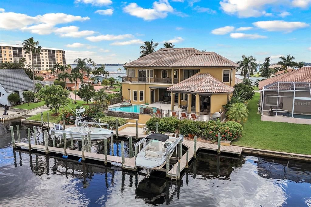 На продажу: $2,633,000 (6 спален, 5 ванн, 5006 Квадратных фут)