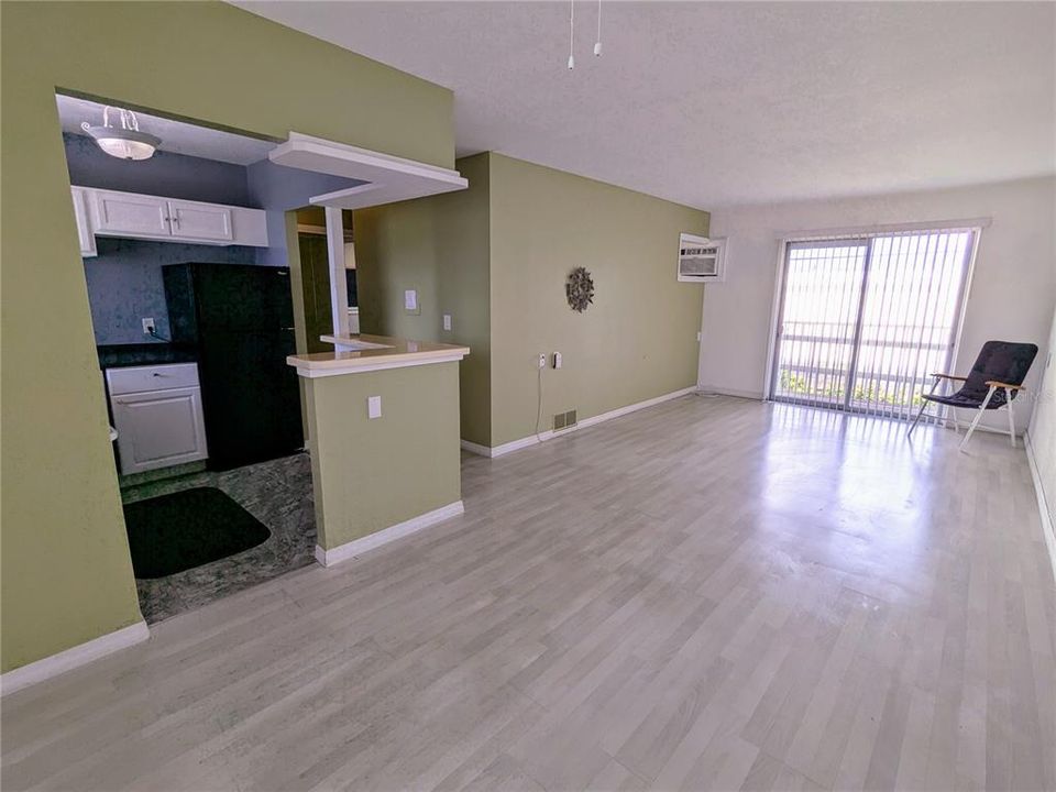 合同活跃: $1,090 (1 贝兹, 1 浴室, 576 平方英尺)