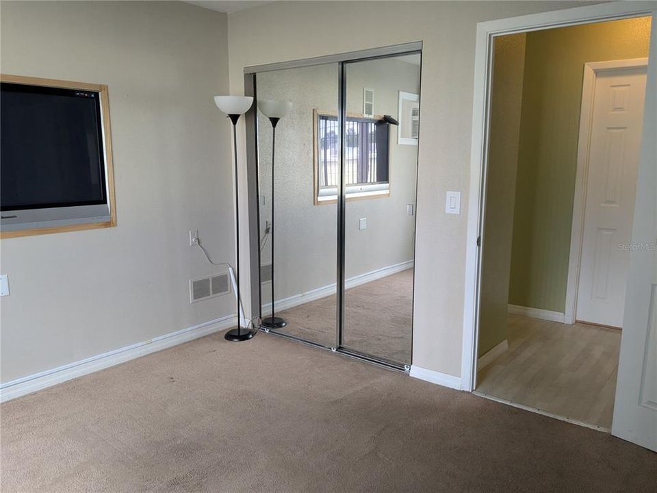 合同活跃: $1,090 (1 贝兹, 1 浴室, 576 平方英尺)