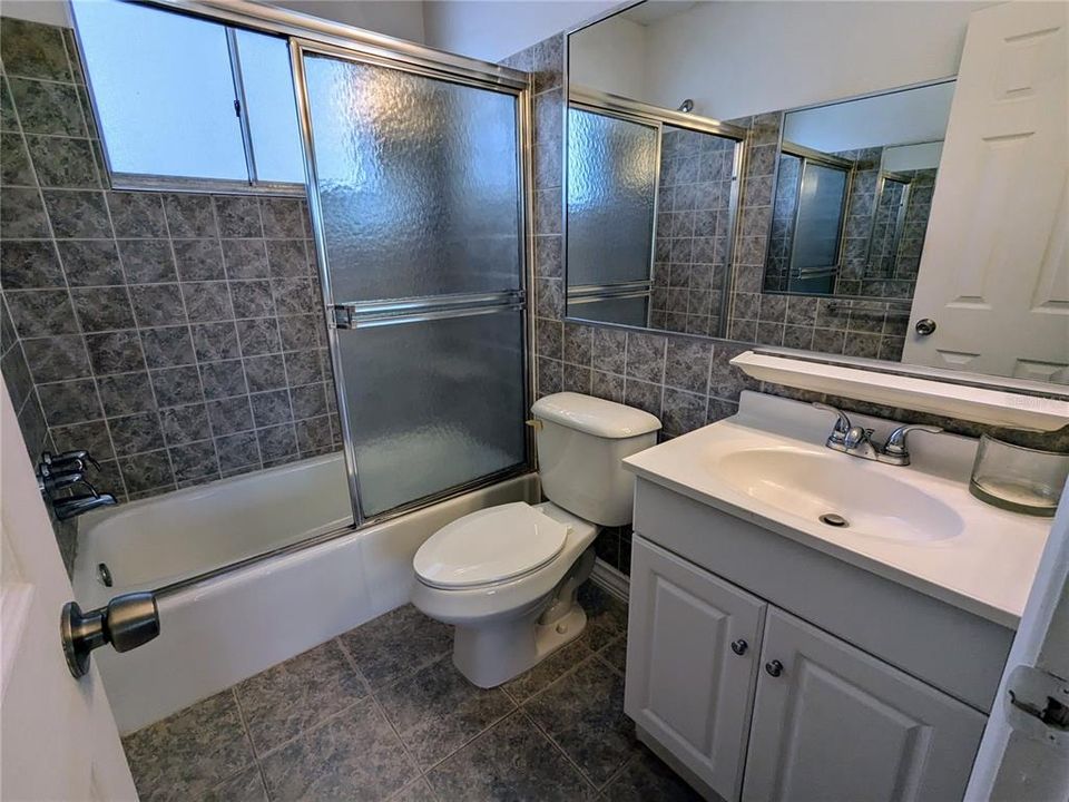 合同活跃: $1,090 (1 贝兹, 1 浴室, 576 平方英尺)