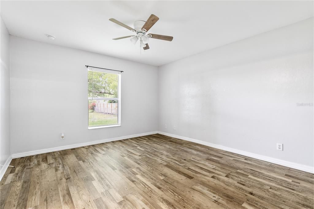 Под контрактом: $269,000 (3 спален, 2 ванн, 1408 Квадратных фут)