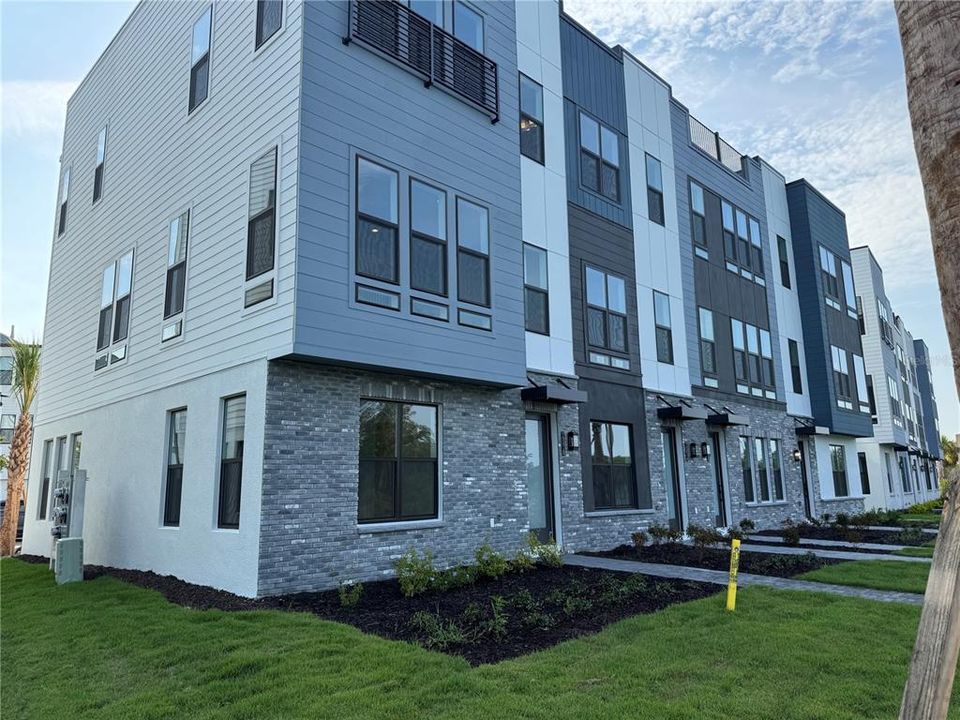 Recently Sold: $730,960 (3 beds, 3 baths, 2085 Square Feet)