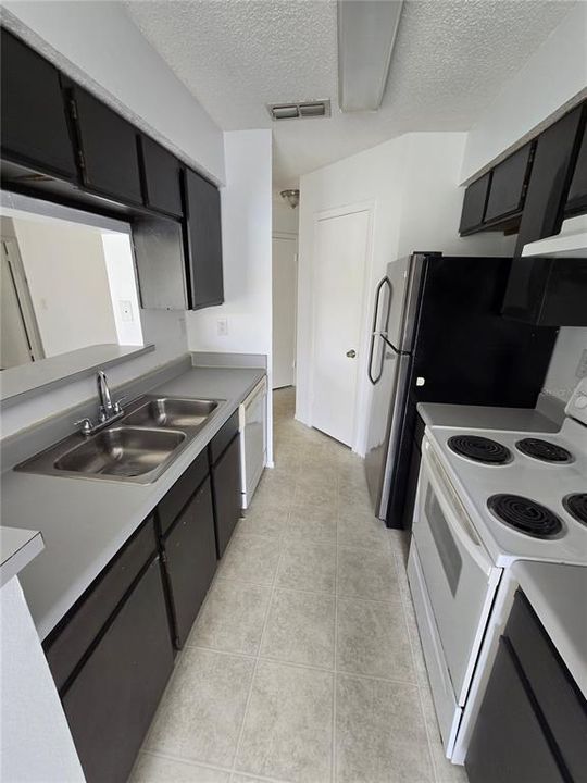 Active With Contract: $1,245 (1 beds, 1 baths, 684 Square Feet)