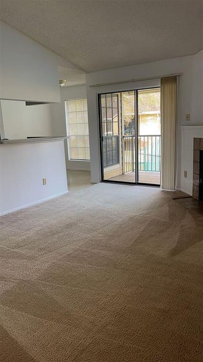 Active With Contract: $1,245 (1 beds, 1 baths, 684 Square Feet)