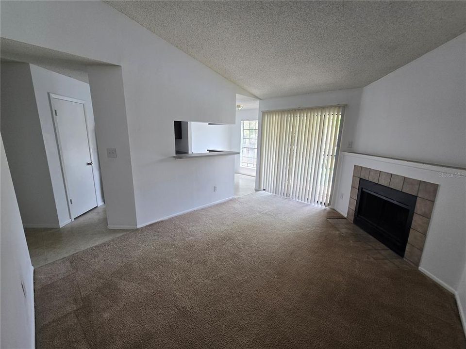 Active With Contract: $1,245 (1 beds, 1 baths, 684 Square Feet)