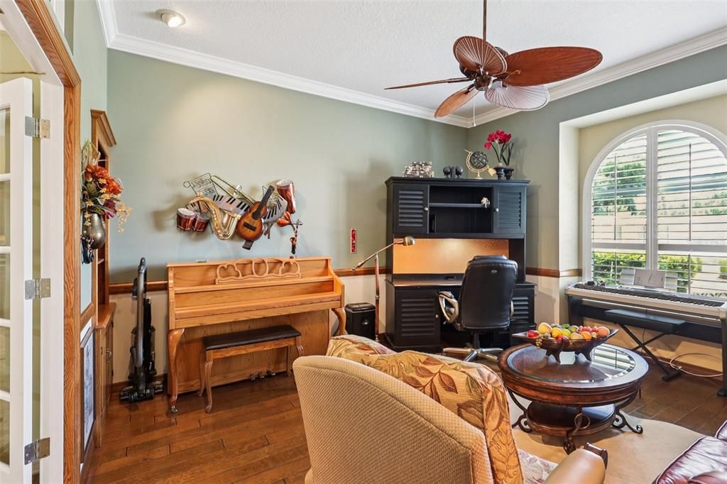 Под контрактом: $539,000 (3 спален, 2 ванн, 1980 Квадратных фут)