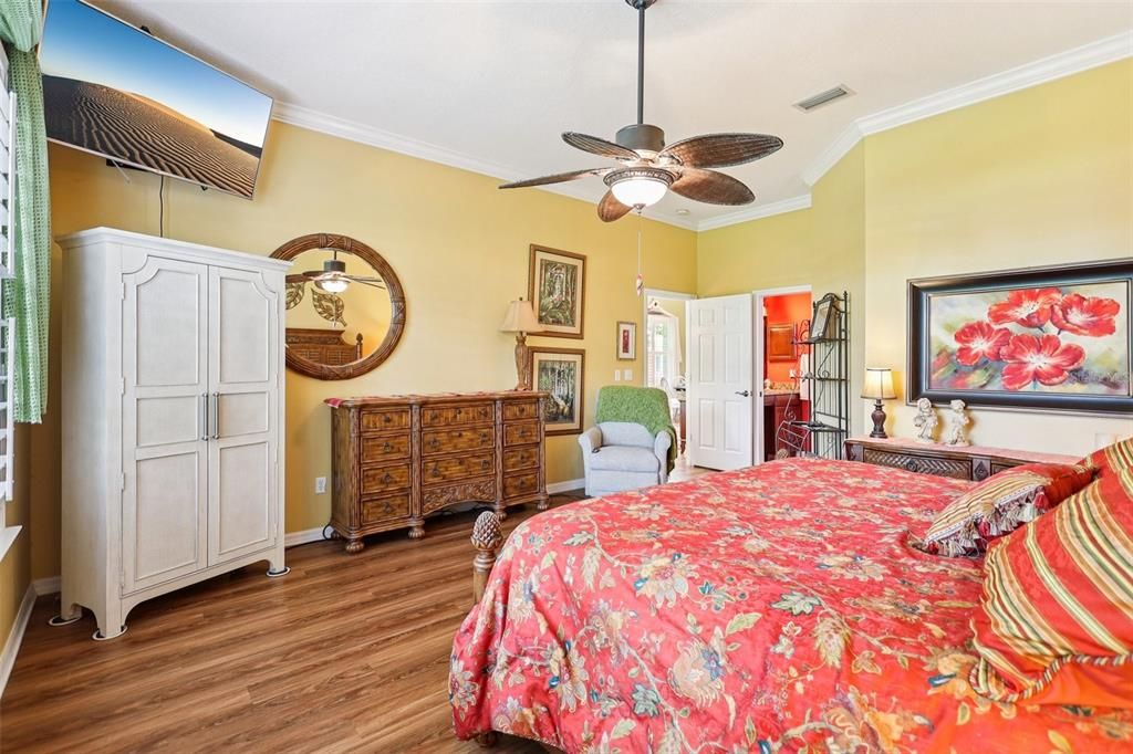 Под контрактом: $539,000 (3 спален, 2 ванн, 1980 Квадратных фут)