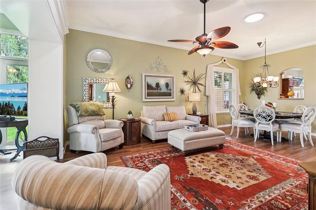 Под контрактом: $539,000 (3 спален, 2 ванн, 1980 Квадратных фут)