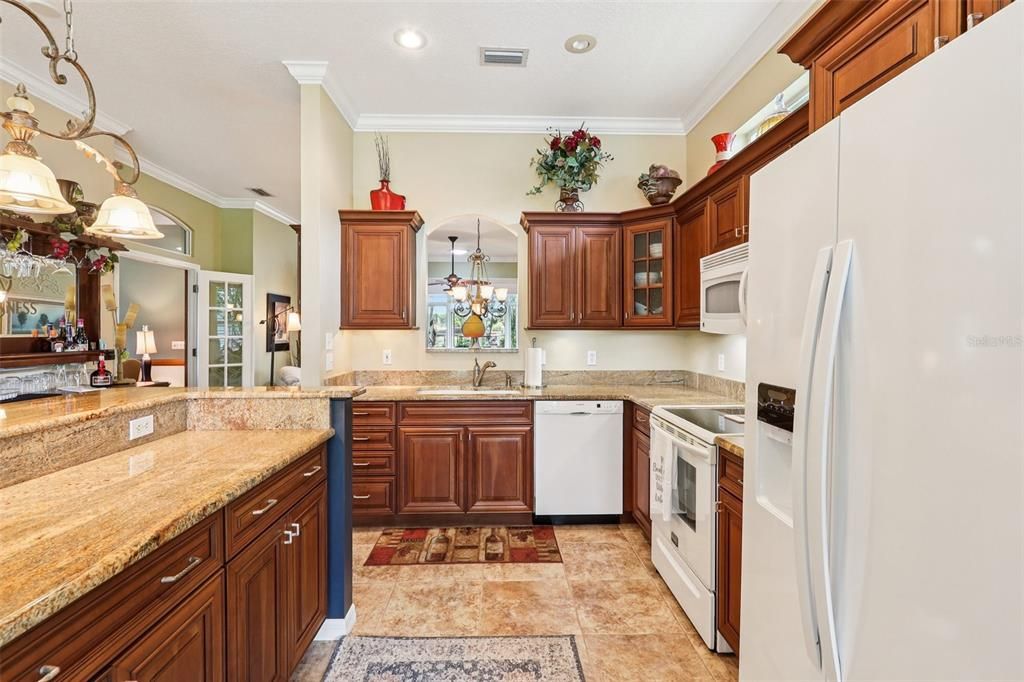 Под контрактом: $539,000 (3 спален, 2 ванн, 1980 Квадратных фут)