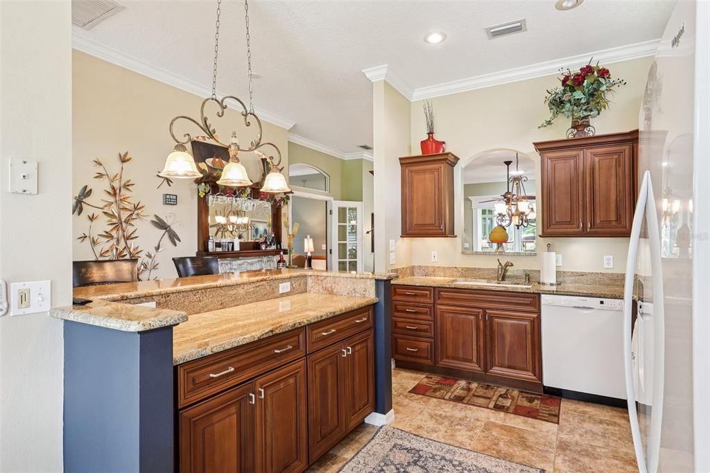 Под контрактом: $539,000 (3 спален, 2 ванн, 1980 Квадратных фут)