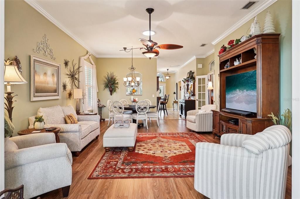 Под контрактом: $539,000 (3 спален, 2 ванн, 1980 Квадратных фут)