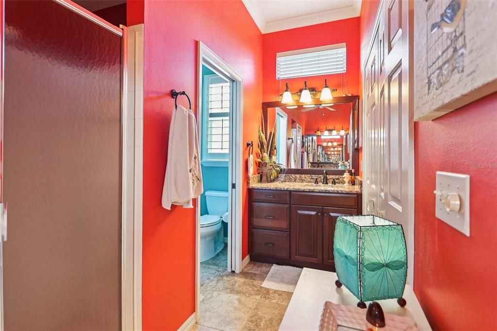 Под контрактом: $539,000 (3 спален, 2 ванн, 1980 Квадратных фут)