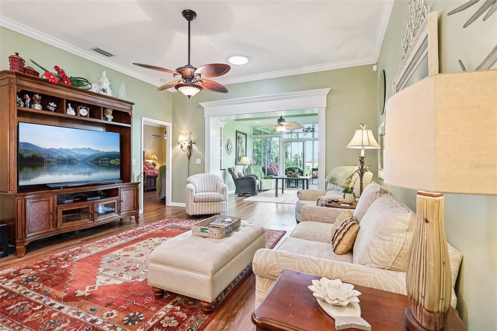 Под контрактом: $539,000 (3 спален, 2 ванн, 1980 Квадратных фут)