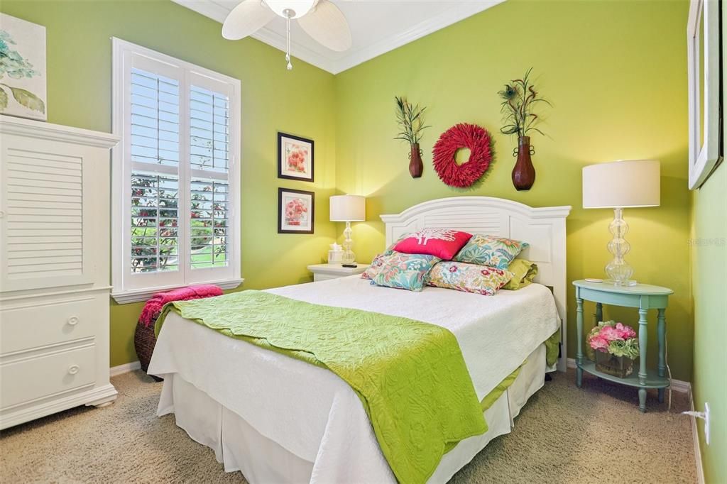 Под контрактом: $539,000 (3 спален, 2 ванн, 1980 Квадратных фут)