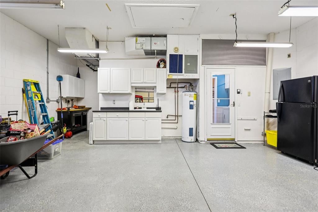 Под контрактом: $539,000 (3 спален, 2 ванн, 1980 Квадратных фут)