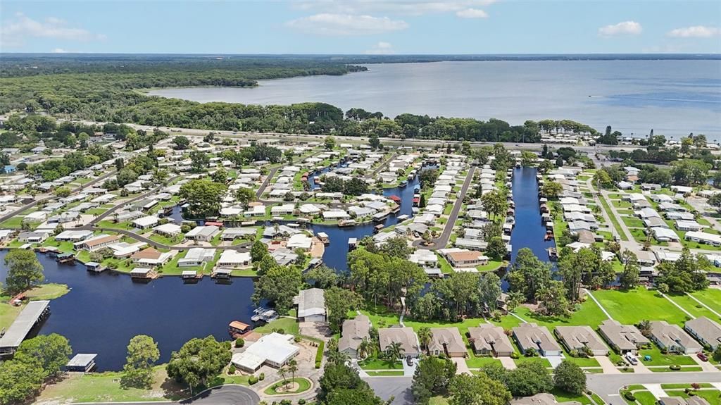 Под контрактом: $539,000 (3 спален, 2 ванн, 1980 Квадратных фут)