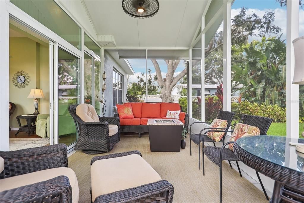 Под контрактом: $539,000 (3 спален, 2 ванн, 1980 Квадратных фут)