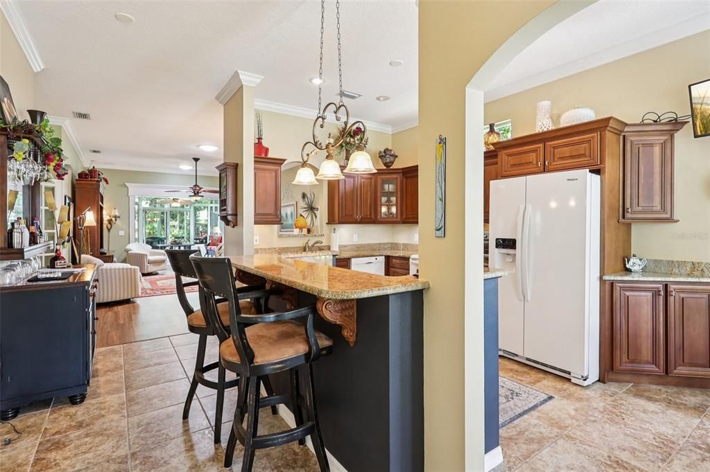 Под контрактом: $539,000 (3 спален, 2 ванн, 1980 Квадратных фут)