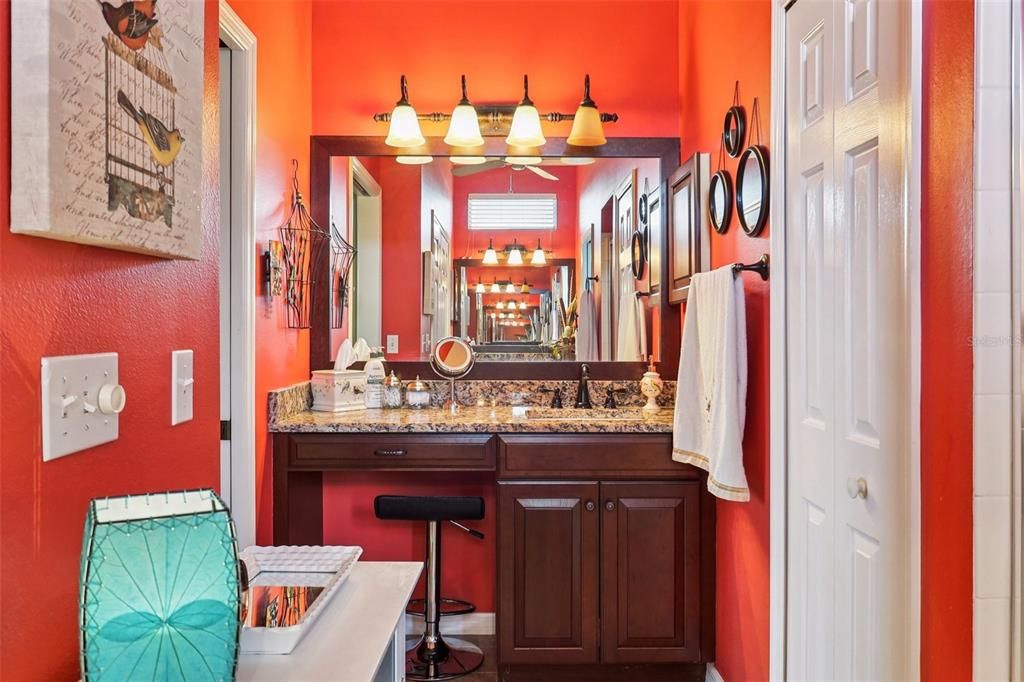 Под контрактом: $539,000 (3 спален, 2 ванн, 1980 Квадратных фут)