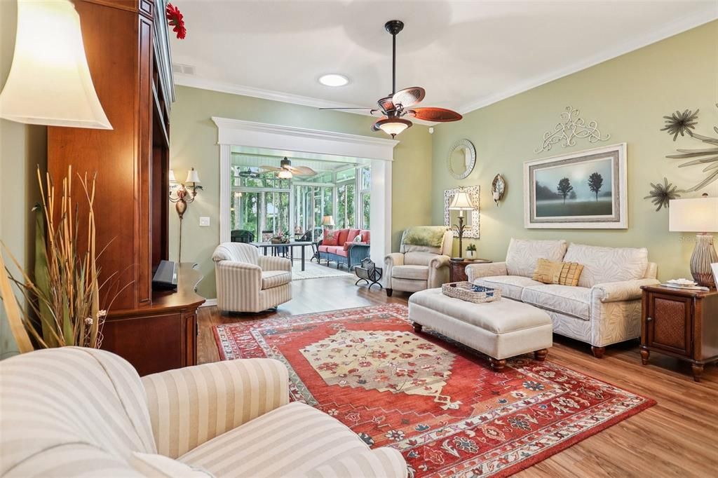 Под контрактом: $539,000 (3 спален, 2 ванн, 1980 Квадратных фут)