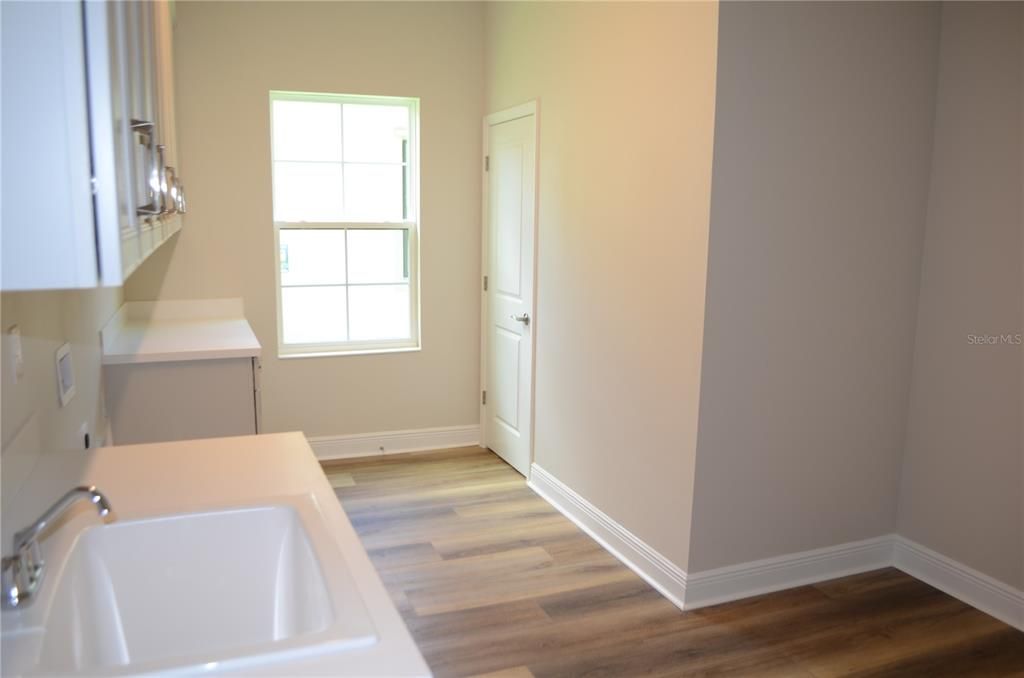 For Rent: $6,500 (6 beds, 4 baths, 4539 Square Feet)