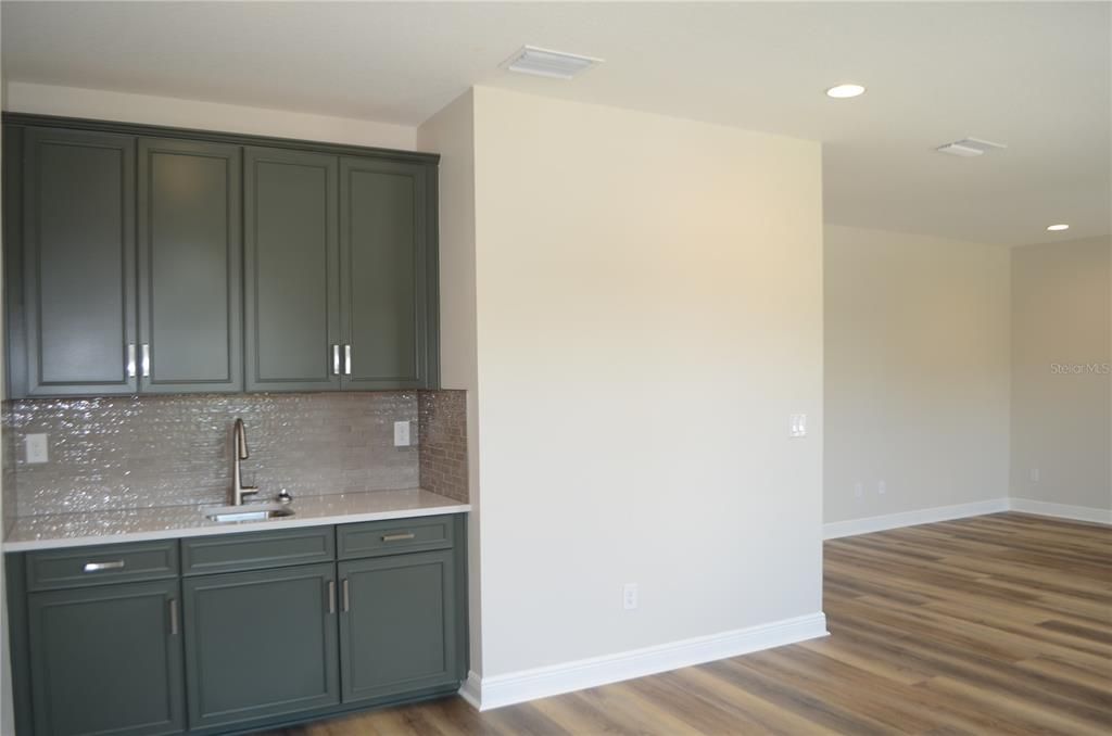 For Rent: $6,500 (6 beds, 4 baths, 4539 Square Feet)