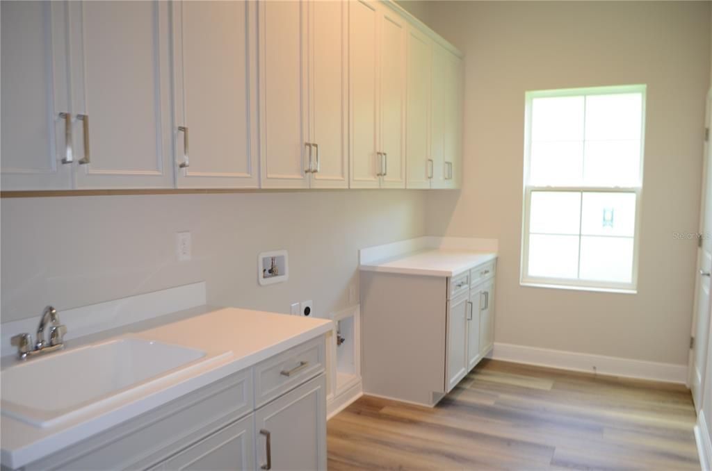 For Rent: $6,500 (6 beds, 4 baths, 4539 Square Feet)