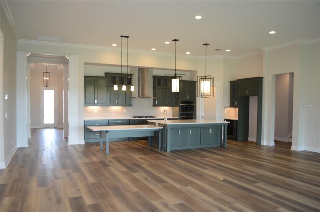 For Rent: $6,500 (6 beds, 4 baths, 4539 Square Feet)