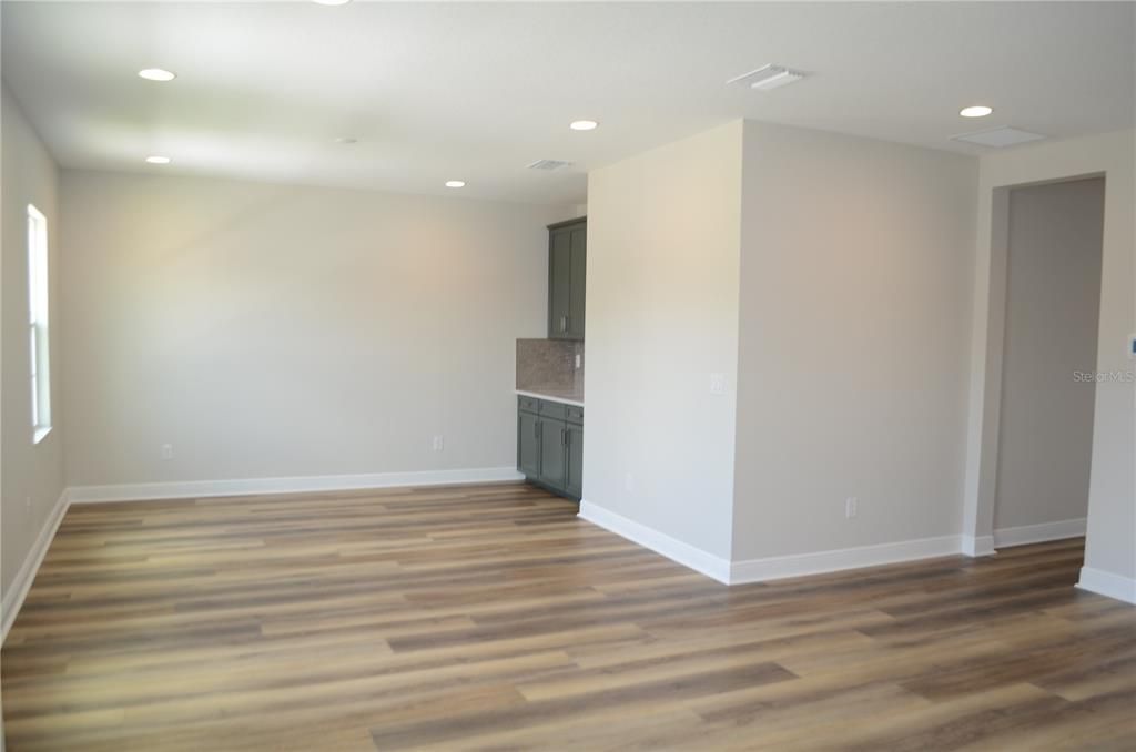 For Rent: $6,500 (6 beds, 4 baths, 4539 Square Feet)