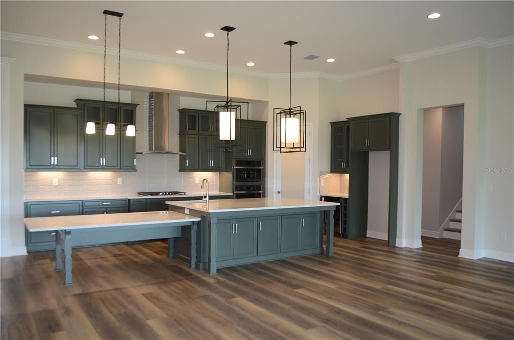 For Rent: $6,500 (6 beds, 4 baths, 4539 Square Feet)