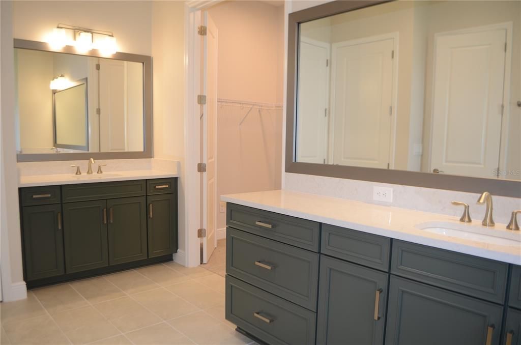 For Rent: $6,500 (6 beds, 4 baths, 4539 Square Feet)