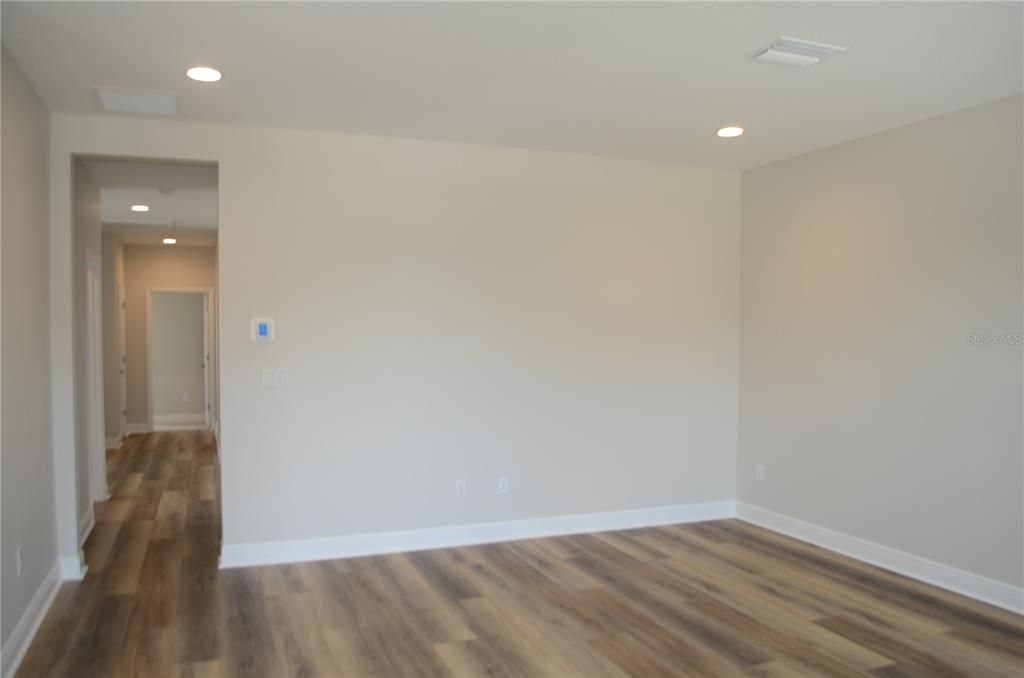 For Rent: $6,500 (6 beds, 4 baths, 4539 Square Feet)