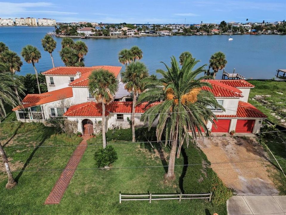 Vendido Recientemente: $2,100,000 (5 camas, 4 baños, 3865 Pies cuadrados)